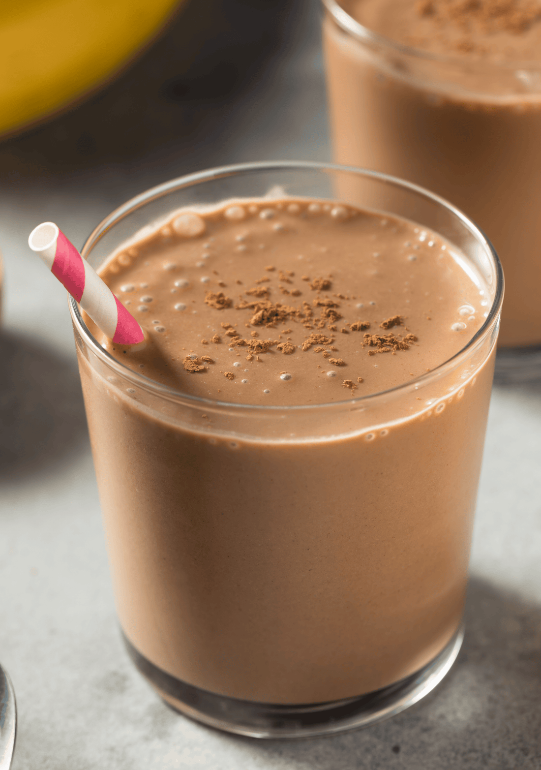 Dairy-Free Chocolate Banana Smoothie for First Trimester (6-Ingredients!)