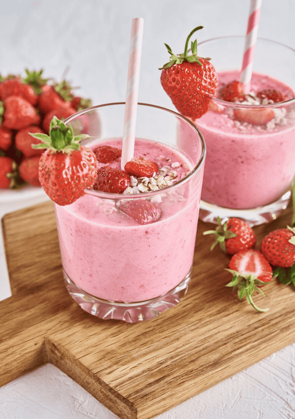 Dairy-Free Strawberry Oat Smoothie for First Trimester Bloating